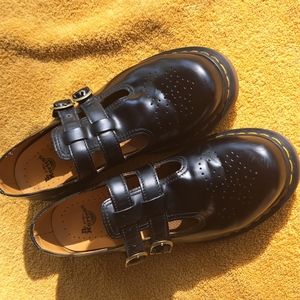 Black Dr. Martin Mary Jane's size 11